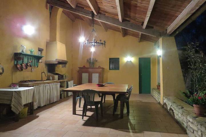 Gîte pour 6 personnes, avec jardin à Maillé - 2