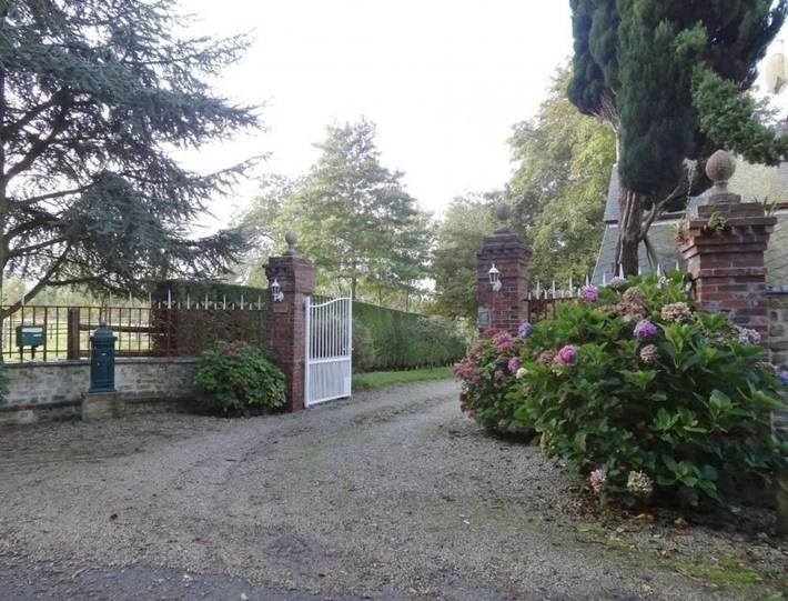 Chambre d’hôte pour 4 personnes, avec vue ainsi que jardin et terrasse à Mandeville-en-Bessin