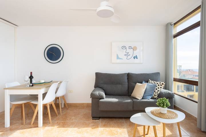Apartamento entero, Playa de la Arena with pool and private parking in Playa Neptuno (Santiago del Teide), Santiago del Teide