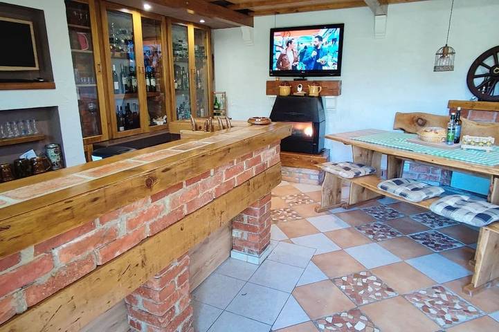 Ferienhaus für 6 Personen, mit Balkon und Whirlpool sowie Terrasse und Garten