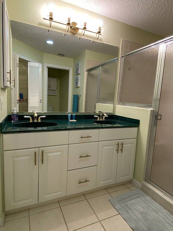 Perfect location! 3b2bfree golf cart! Minutes to Lake Sumter&Spanish Springs in The Villages, Sumter County