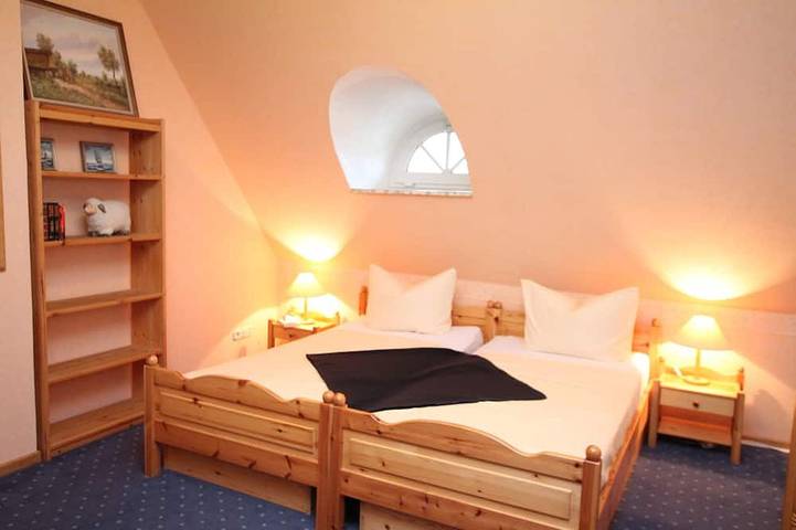 Ganze Wohnung, Reethaus Seeschlößchen, Fewo Klippenmöwe, nur 200m bis zum Badestrand in Badestrand Büsumer Deichhausen, Büsumer Deichhausen
