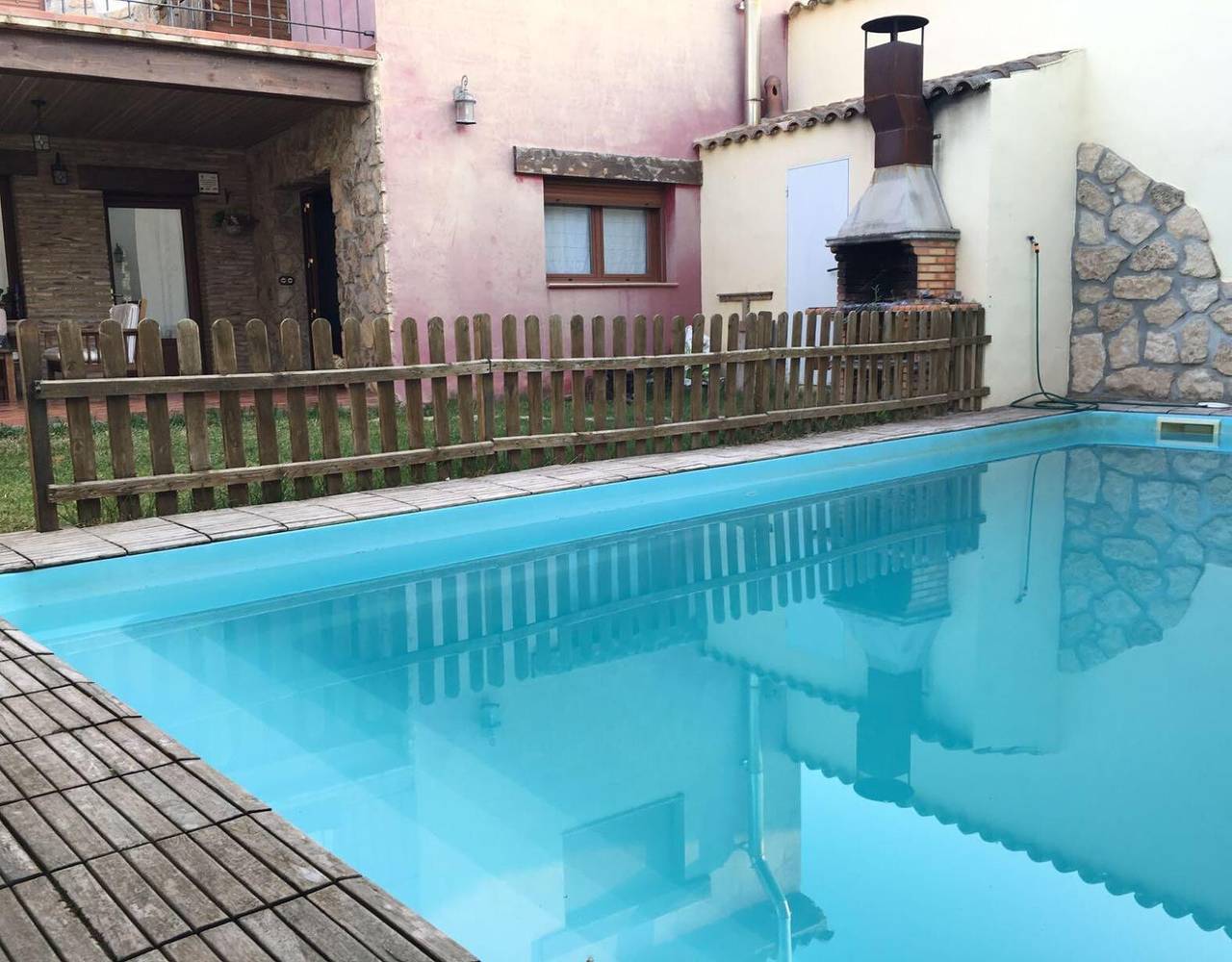 Country House 'Casa Las Almenadas' with Private Pool, Wi-Fi and Air Conditioning in Poleñino, Huesca Province