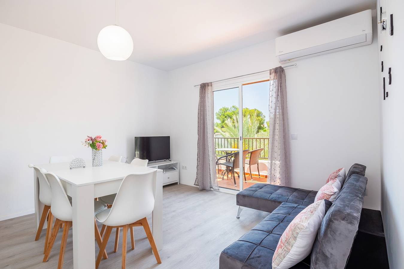 Entire apartment, Apartment 'Gran Sol Family 8' with Shared Pool, Wi-Fi & Ac (Tourist Tax Included) in Cala Serena, Felanitx