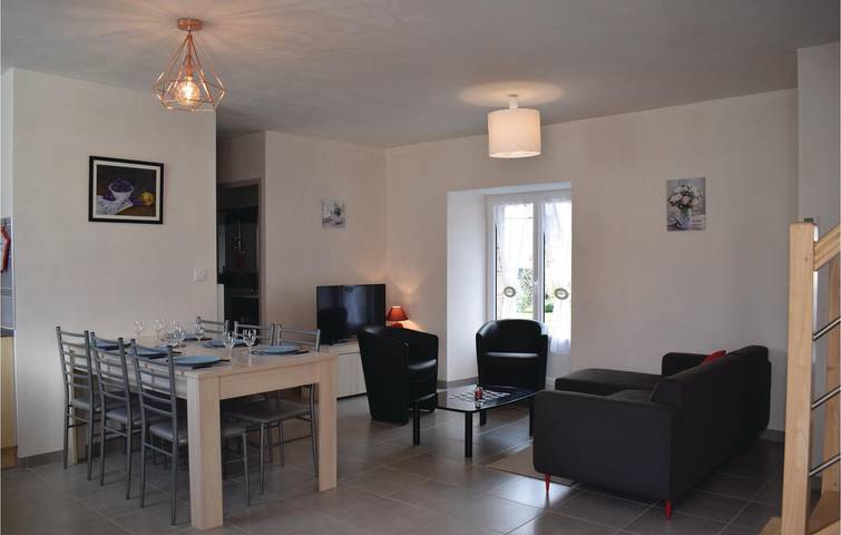 105qm Wohnung mit Parkplatz, TV, Garten & Internet in Saint-Alban, Côte de Goëlo