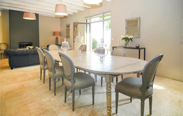 200qm Wohnung mit TV, Parkplatz, Pool & Garten in Saint-Gilles, Mittelmeerküste (Frankreich)