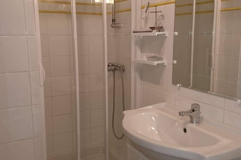 Granero completamente renovado país de piedra con piscina privada. in Berlou, Region de Béziers