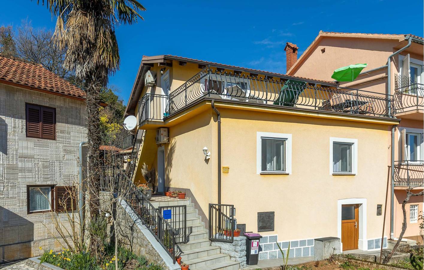 Appartement de vacances entier, Appartement confortable de 2 chambres avec terrasse, parking et accès à la plage in Arhuaco, Opatija Riviera
