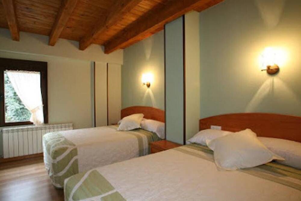 Country House 'La Reserva' with Mountain View, Private Garden and Wi-Fi in Cervera de Pisuerga, Cordillera Cantábrica