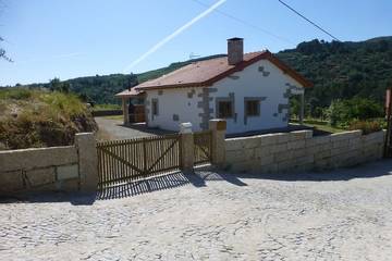 Gîte pour 5 personnes, avec terrasse et jardin dans Penalva do Castelo