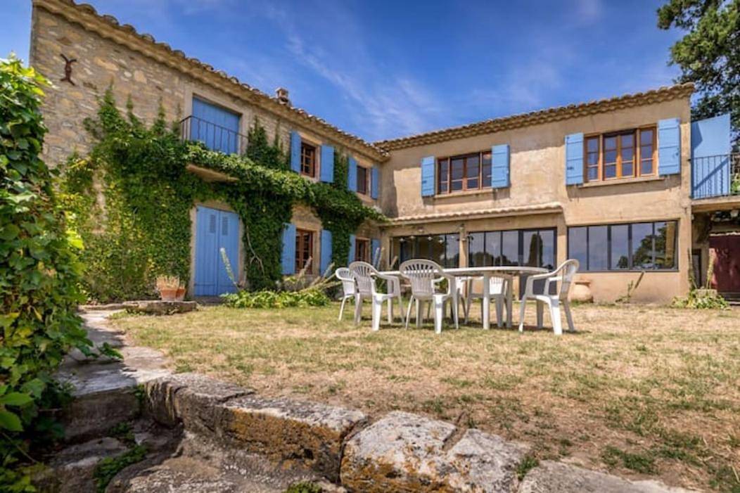 Maison Avec Piscine - Proche Avignon - Wifi Gratuit in Sauveterre, Région de Nîmes