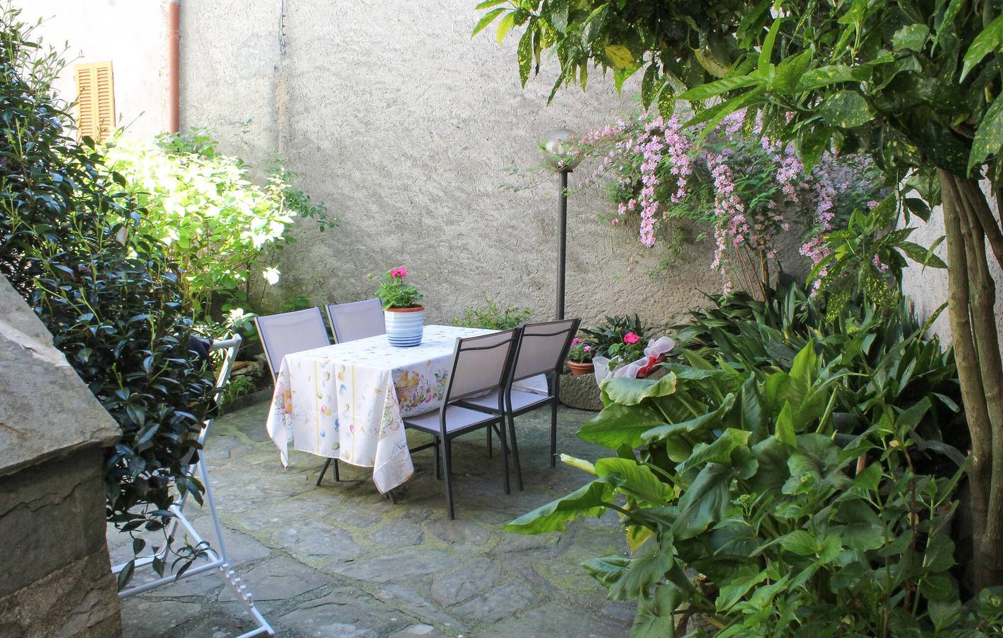 Apartamento vacacional entero, Acogedor apartamento cerca del río y el centro de la ciudad con aparcamiento in Gallicano, Garfagnana