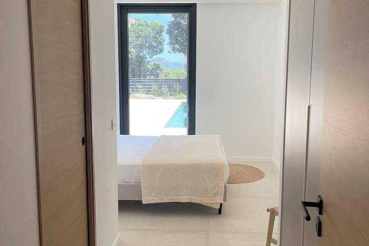 Location de vacances pour 6 personnes, avec terrasse ainsi que jardin et jacuzzi dans Sainte-Lucie de Porto-Vecchio - 2