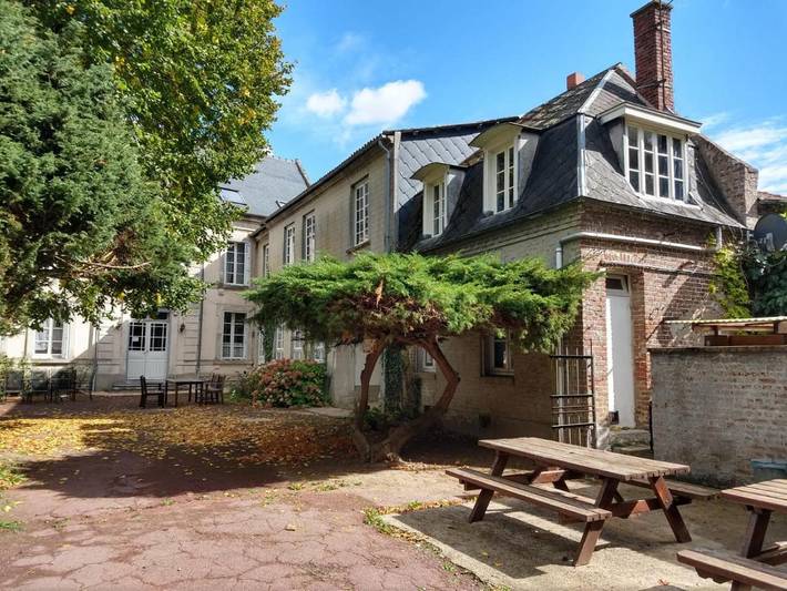 Gîte pour 26 personnes, avec jardin, animaux acceptés à Auxi-le-Château