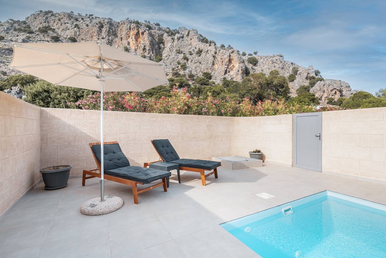 Entire apartment, Apartment 'Tesoro Del Mare with Private Pool 2' with Mountain View, Wi-Fi and Air Conditioning in Lardos (Municipality), Rhodes