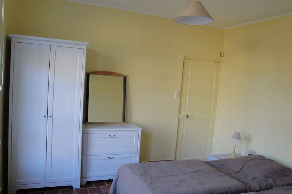 Charming gîte with swimming pool in park approved as a remarkable garden in Nettancourt, Región de Bar-le-Duc
