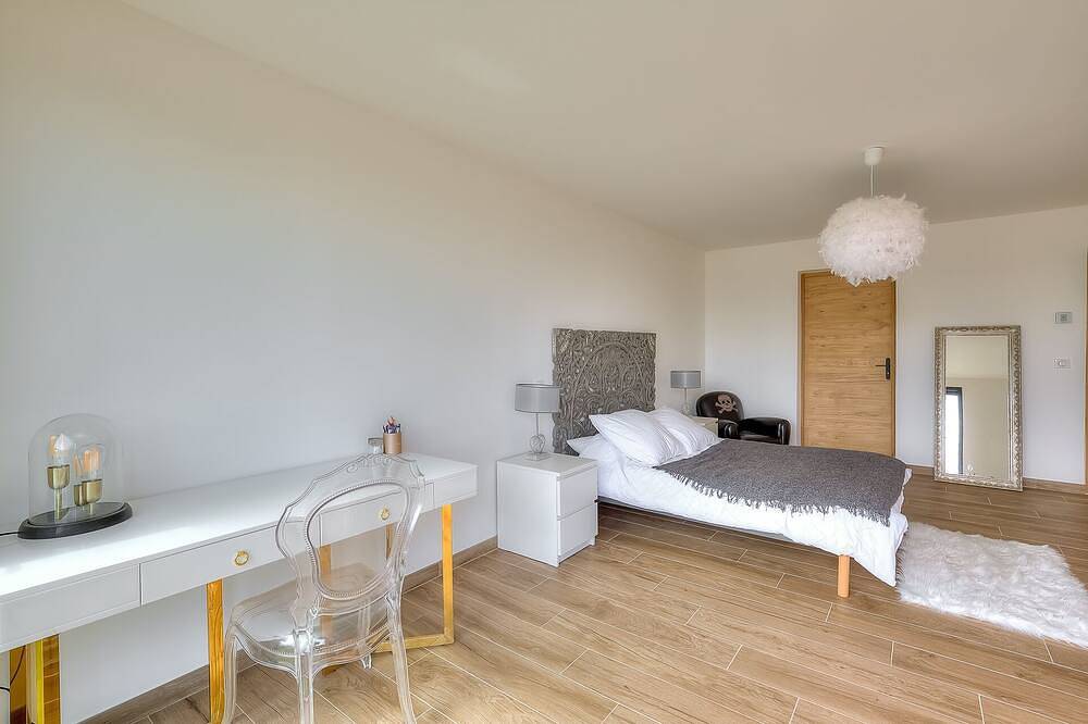 Modern villa in Nice with sea view, private pool without view in Nice (France), Nice region