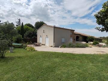 Gîte pour 6 personnes, avec jardin ainsi que terrasse et vue à Montoison
