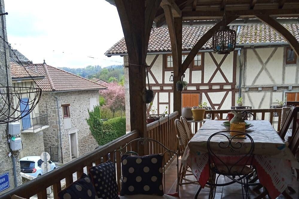 Maison de charme dans village de caractère in Laroquebrou, Région d'Aurillac