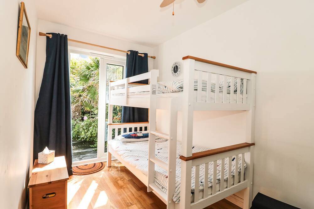 Tilly’S Cottage, pet friendly, character holiday cottage in Kewstoke in Kewstoke, Nord Somerset