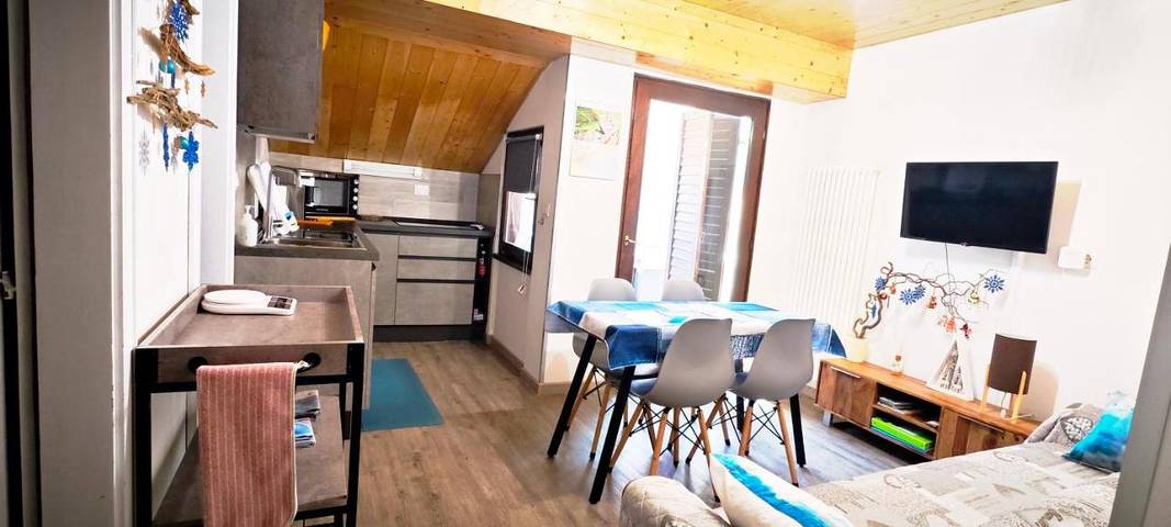 Appartamento per 4 persone, con Balcone e Terrazza nonché Giardino e Panorama a Ziano di Fiemme