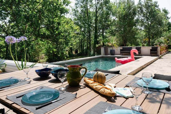 Maison de vacances pour 6 personnes, avec Terrasse et Jardin ainsi que Piscine et Vue à Lacoste