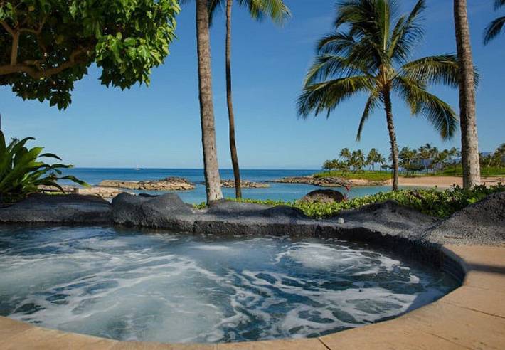 Vacation rental for 4 people, with pool and balcony in Ko Olina