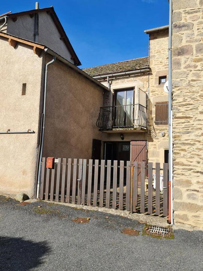 Location de vacances pour 4 personnes, avec terrasse et vue, animaux acceptés à Castelnau-Pégayrols - 2