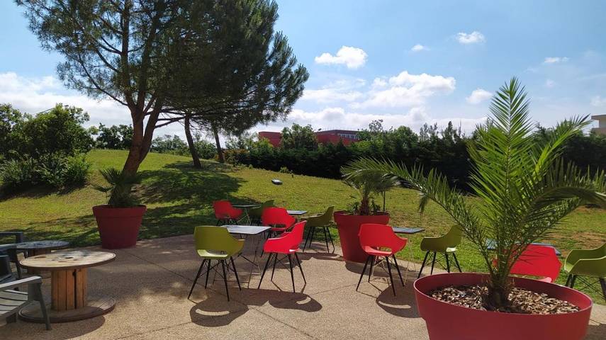 Appart’hôtel pour 2 personnes, avec Terrasse et Jardin à Valence