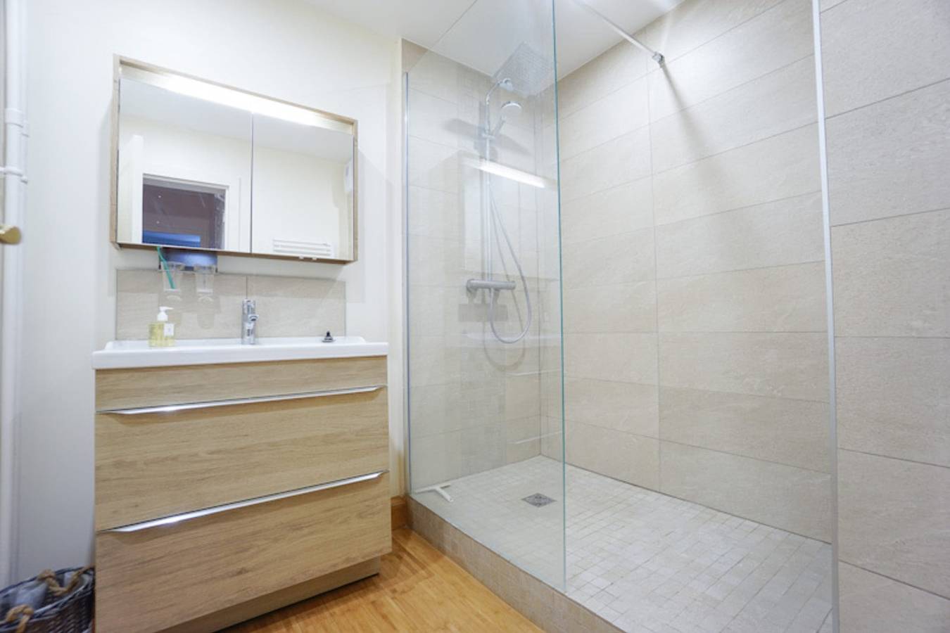 Appartement entier, Bel appartement lumineux à Levallois in Levallois-Perret, Hauts-de-Seine