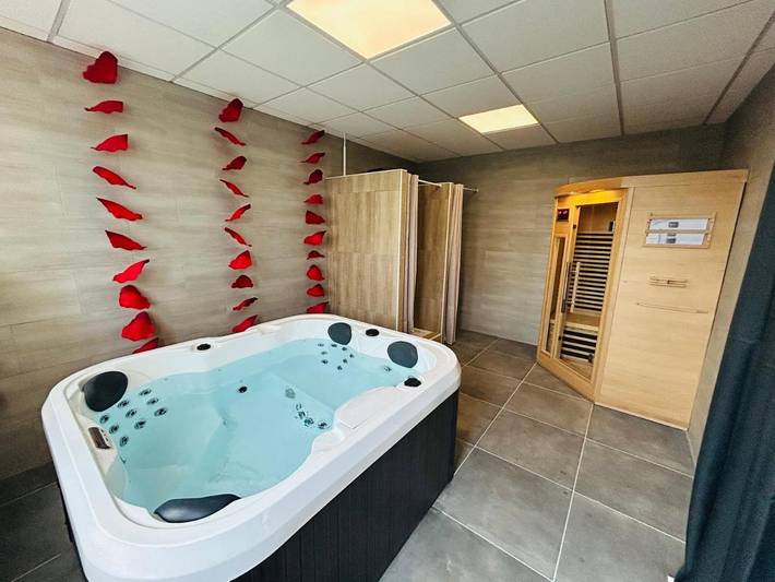 Appartement de vacances pour 4 personnes, avec jacuzzi ainsi que sauna et jardin