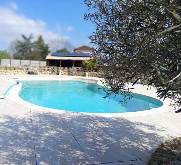 Location de vacances pour 10 personnes, avec piscine ainsi que terrasse et vue, animaux acceptés à Le Pian-sur-Garonne