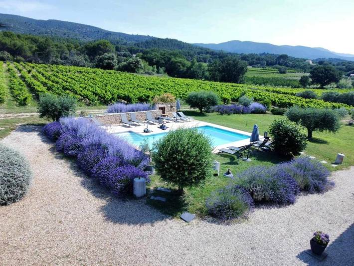 Ferienhaus für 10 Personen, mit Terrasse und Garten sowie Pool und Ausblick in Puyvert