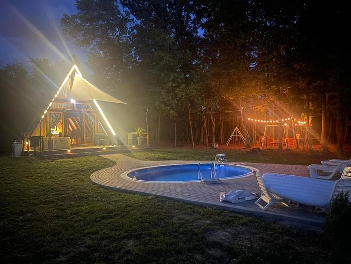 Location de vacances pour 5 personnes, avec balcon et piscine ainsi que jardin et vue à Kosjerić - 2