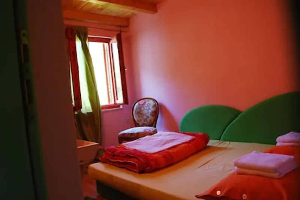 Traditional stone house with beach views (6+1) in Trstenik, Peljesac