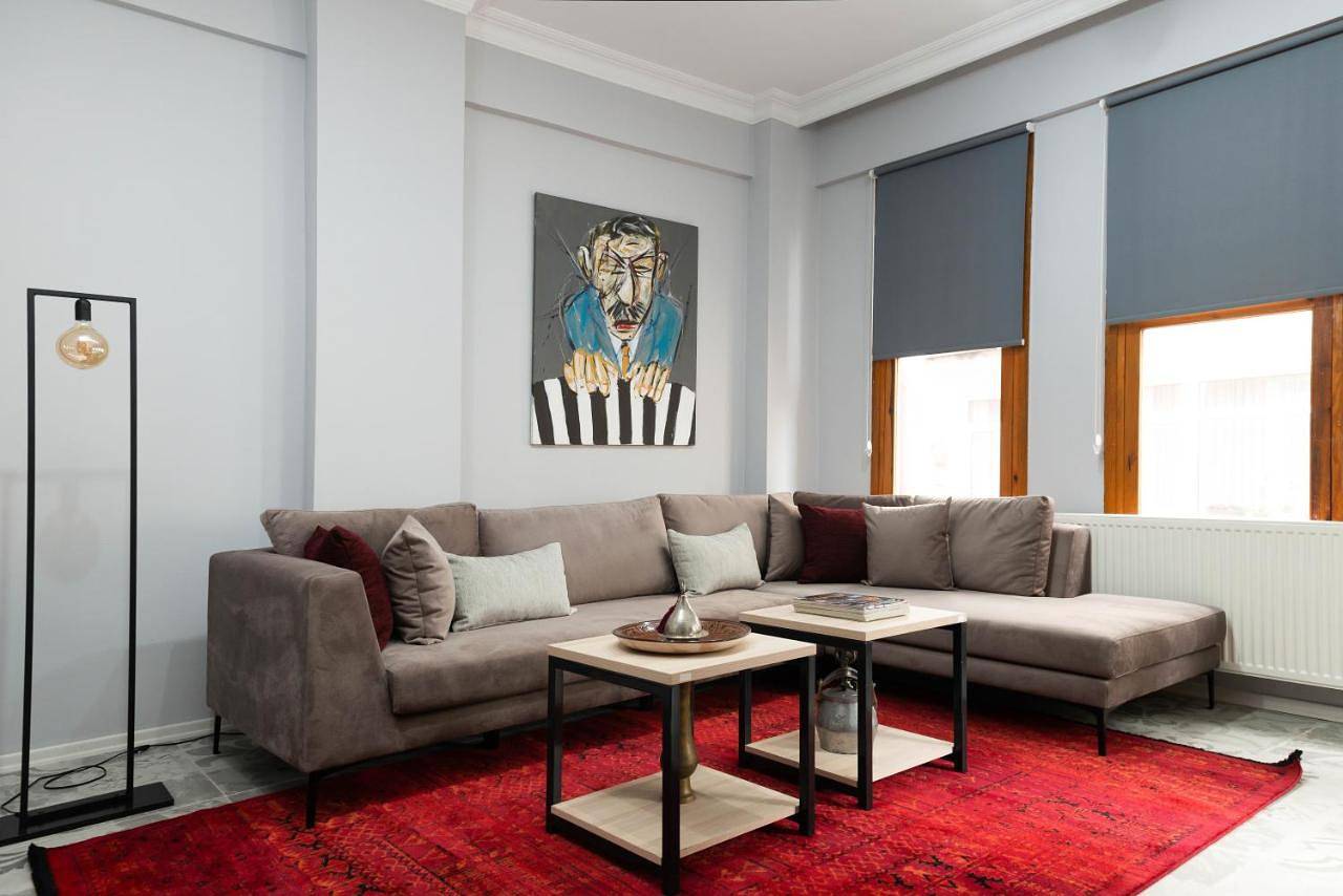 La Villa Gardenia : 4Br Villa with Private Garden in Mecidiye Mahallesi, Istanbul
