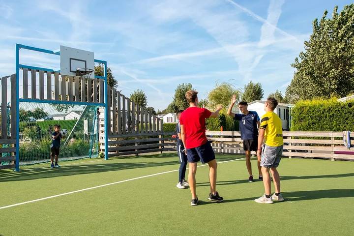 Camping für 4 Personen, mit Terrasse und Pool sowie Sauna in der Pays de la Loire - 3