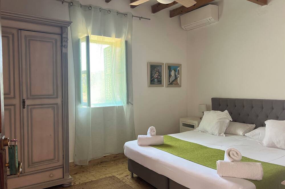 Finca rural  ideal para parejas que les guste el entorno natural y tranquilidad. in Cala Saladeta, Sant Antoni de Portmany