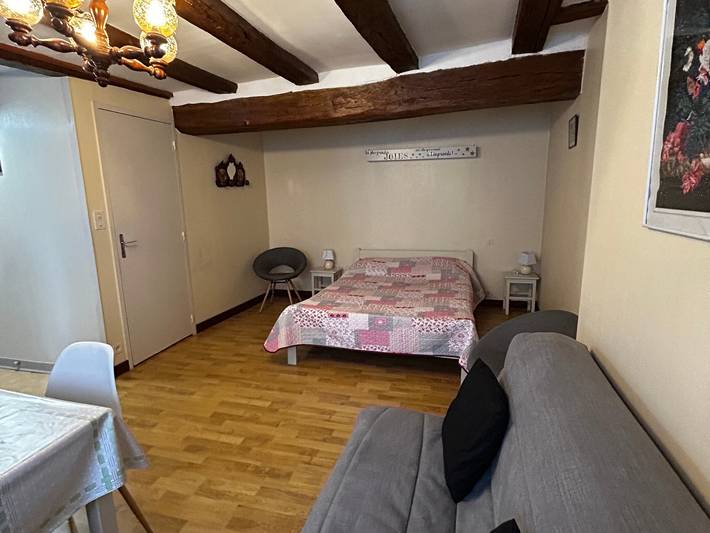 Ganzes Studio, Charmantes T2 im Zentrum von La Roche-Posay mit Wifi und kostenlosem Parkplatz in La Roche-Posay, Vienne