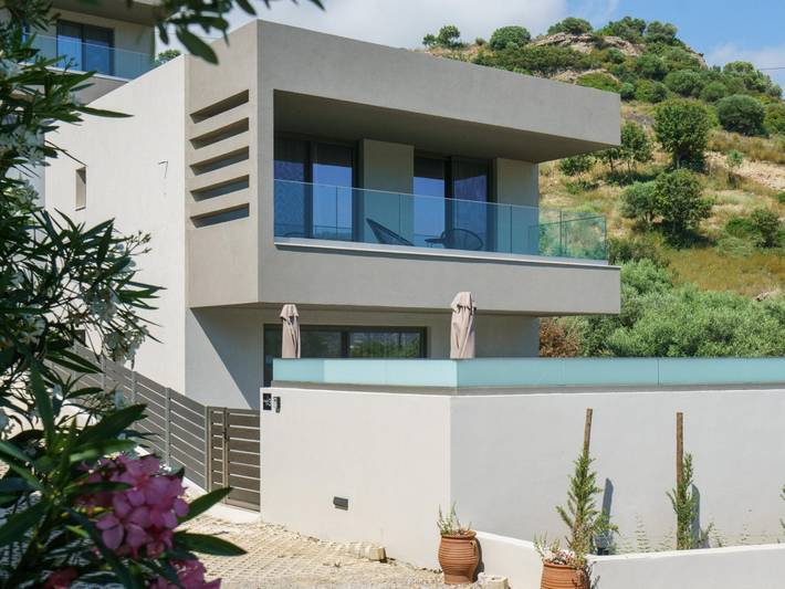 Location de vacances pour 4 personnes, avec Balcon et Terrasse ainsi que Jardin et Piscine à Plakias