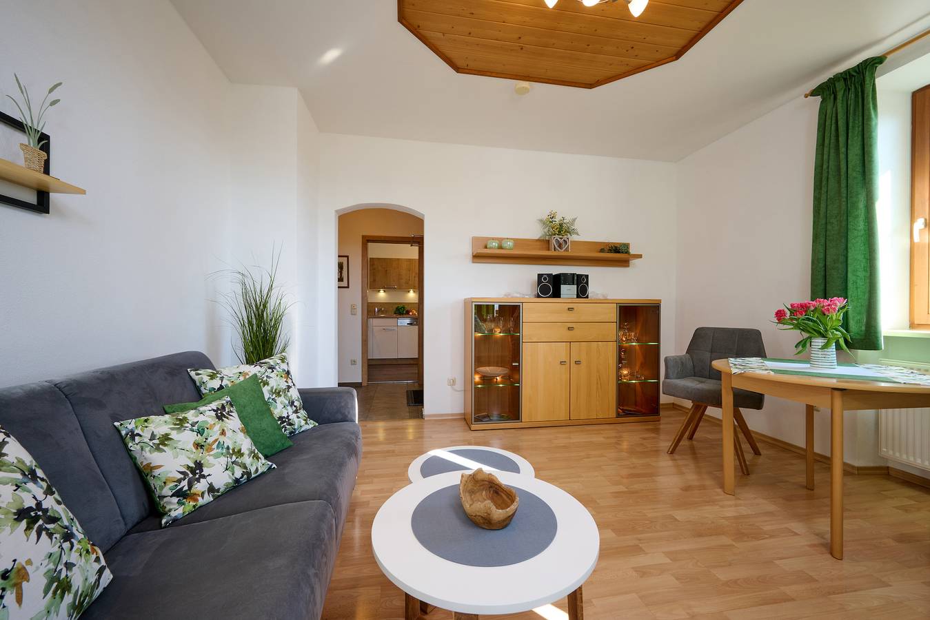 Ganze Ferienwohnung, Ferienwohnungen Monika Bauer - Ferienwohnung Chiemsee für 1-2 Personen (50 qm, Og) in Bernau am Chiemsee, Chiemsee