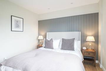 Log Cabin for 4 People in Surrey Hills, South East England, Photo 3