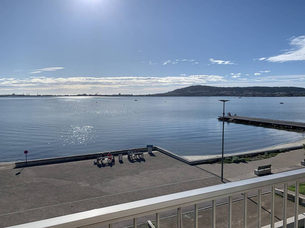 Entire apartment, F2 in Balaruc-les-Bains with pond view, near Thermal, 1 bedroom, non-smoking in Balaruc-les-Bains, Côte d'Améthyste