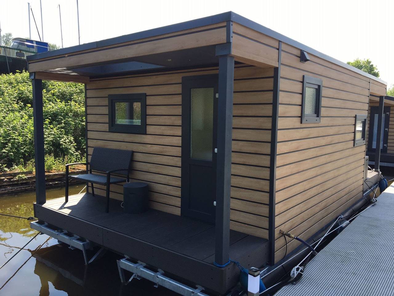 Hausboot Kht 2 Lacet mit Elektrokamin im Salon, 1 Schlafraum, Küche, Duschbad m in Wilhelmshaven, Südliche Nordseeküste