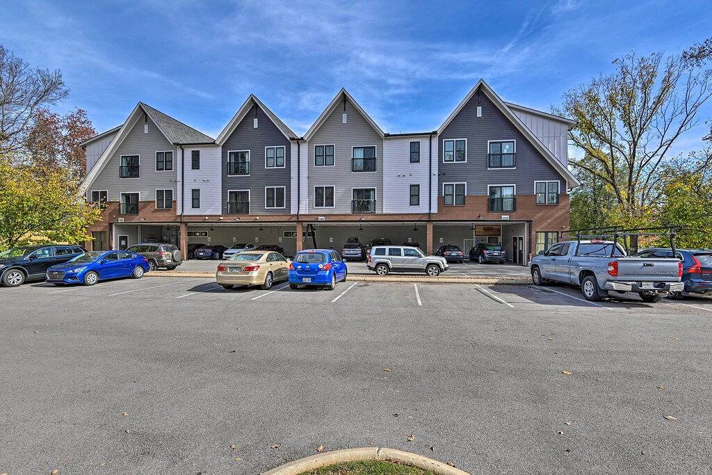 Ganze Wohnung, Modern Nashville Condo: 7 Mi to Downtown! in Nashville, Tennessee