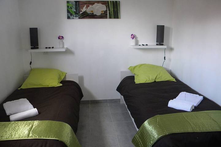 Gîte pour 4 personnes, avec jardin ainsi que jacuzzi et balcon dans Office De Tourisme De Villeneuve Loubet - 2