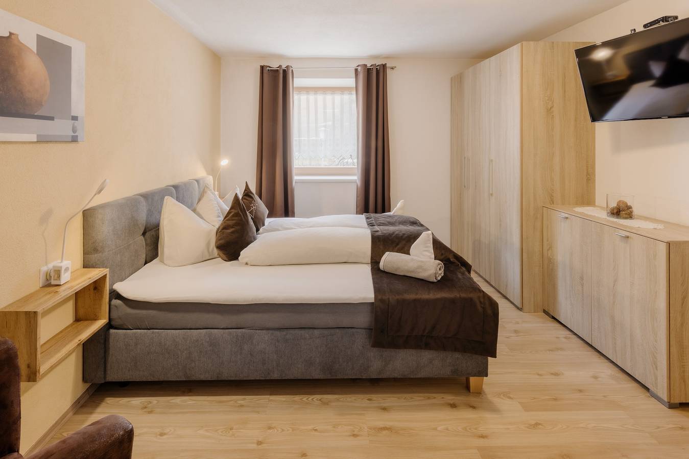 Ganze Wohnung, Ferienwohnung "Steinhaus Xl" mit Bergblick, Gemeinschaftspool und Wlan in Ahrntal, Zillertaler Alpen