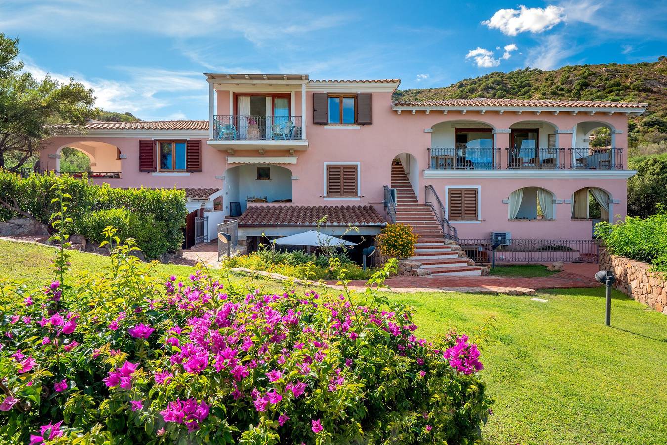 Ganze Wohnung, Ferienwohnung "Tavolara" mit Meerblick, privater Terrasse, Gemeinschaftspool und Klimaanlage in Lu Fraili di Sopra, San Teodoro
