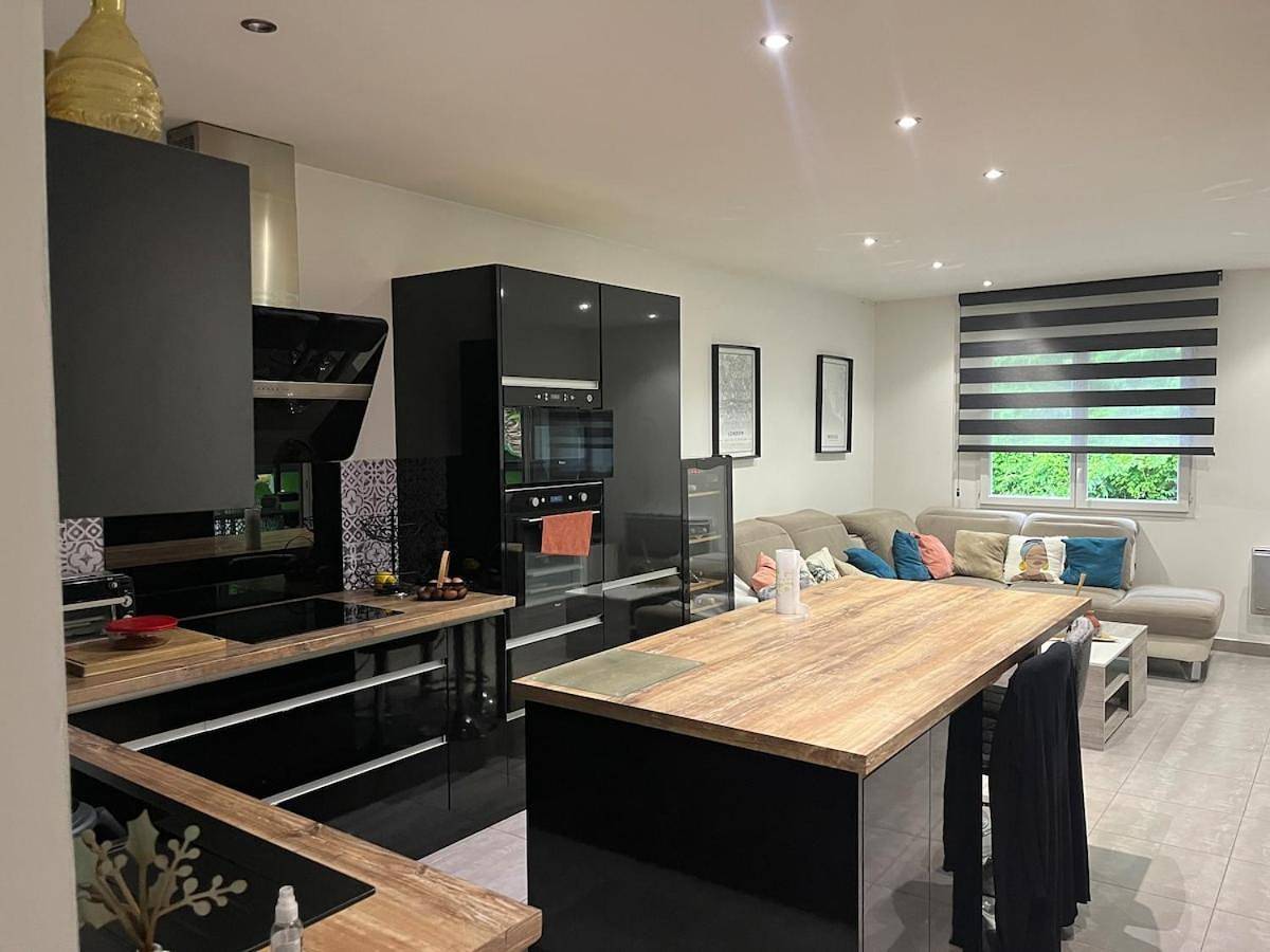 Appartement entier, Two-Bedroom Apartment in Ustaritz, Région de Bayonne