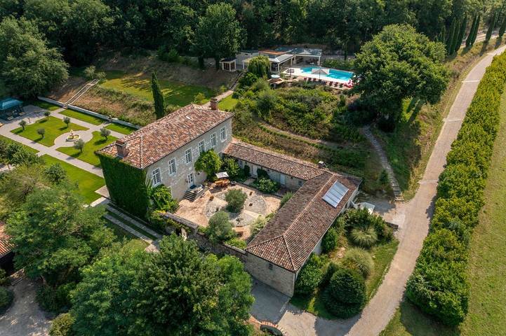 Villa pour 20 personnes, avec Jacuzzi et Jardin ainsi que Piscine et Sauna dans le Tarn